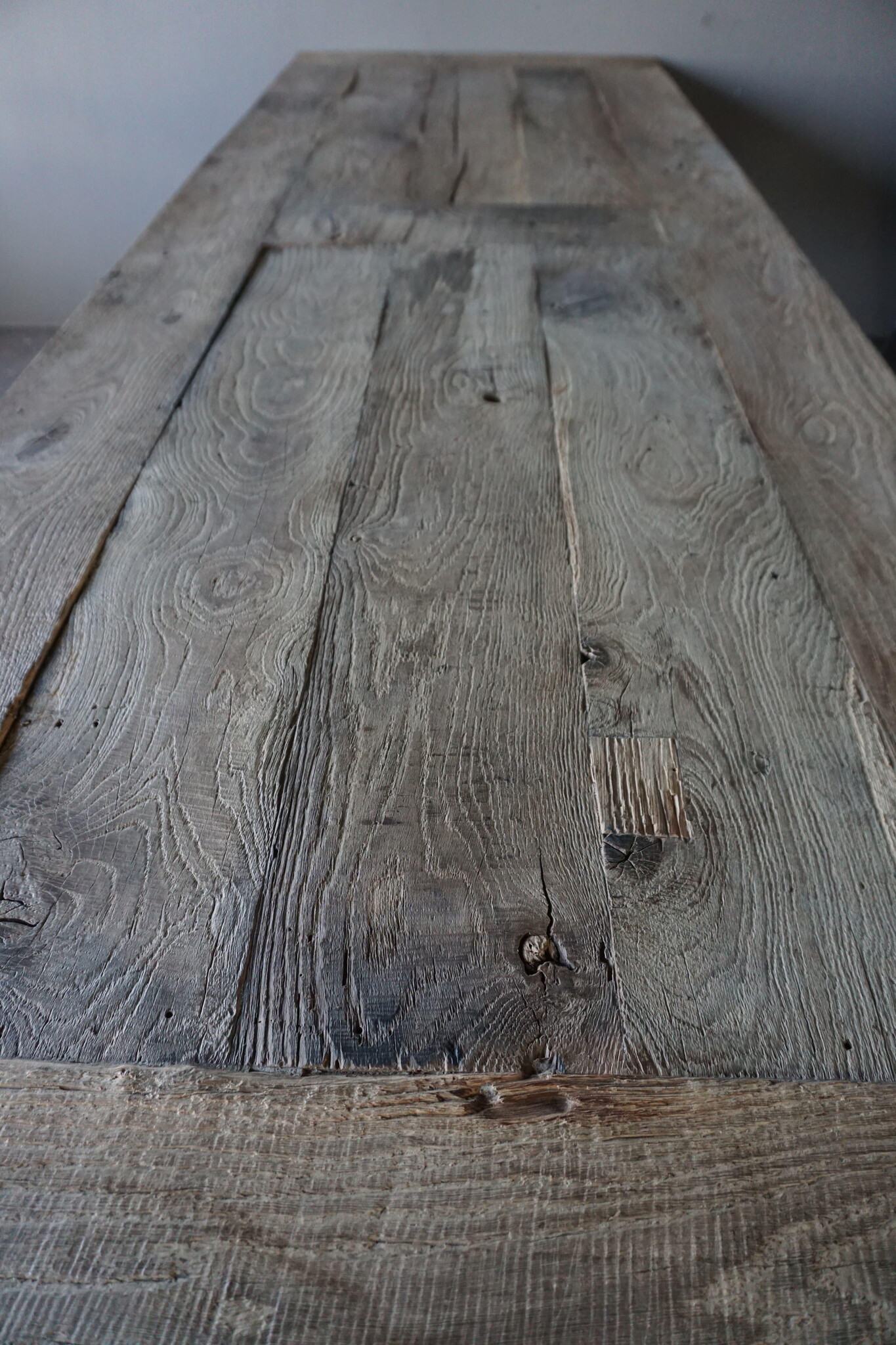 Rene Houtman Oud Eikenhouten Tafel | L300 x D100 x H78 cm