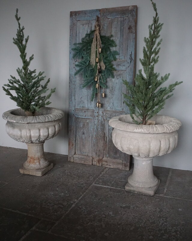 Be-Uniq Stenen Pot Met Voetstuk | D61,5xH62 cm | Nr2