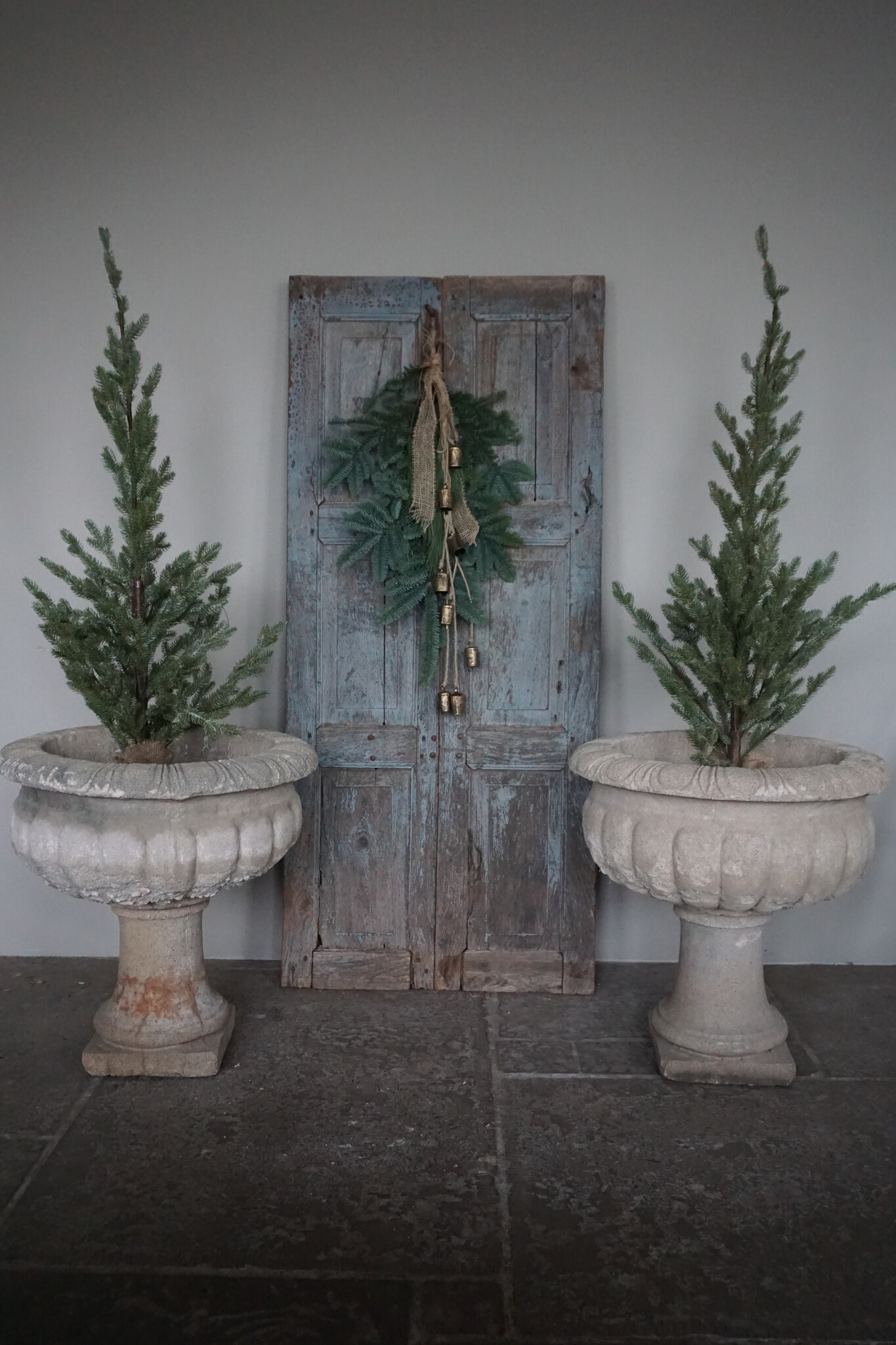 Be-Uniq Stenen Pot Met Voetstuk | D61,5xH62 cm