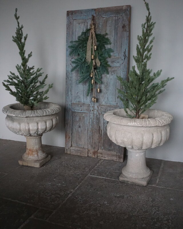 Be-Uniq Stenen Pot Met Voetstuk | D61,5xH62 cm