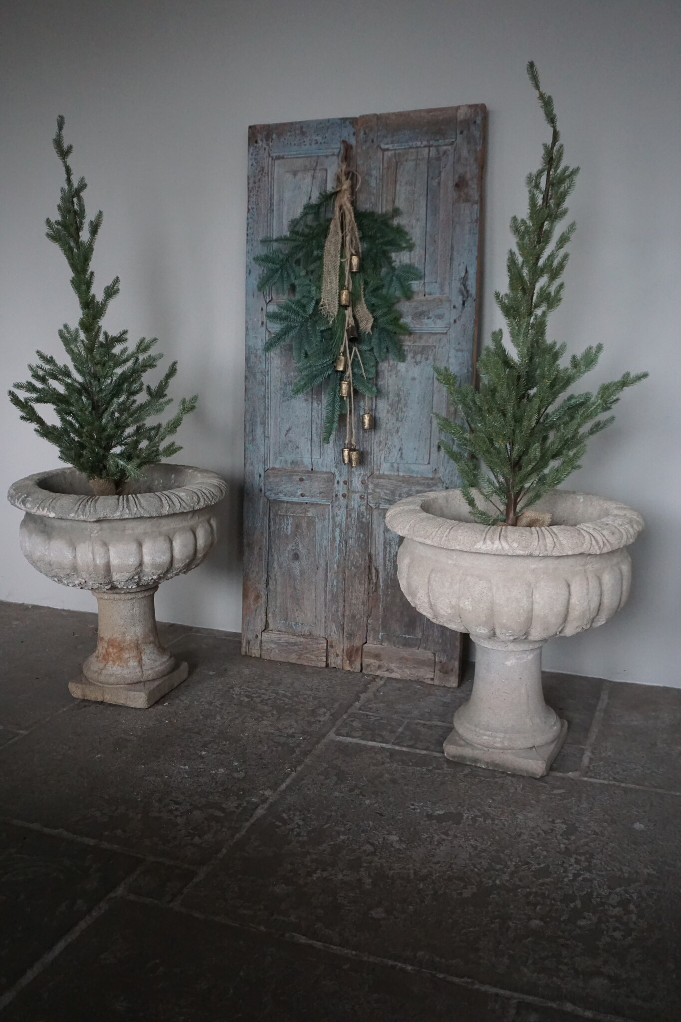 Be-Uniq Stenen Pot Met Voetstuk | D61,5xH62 cm