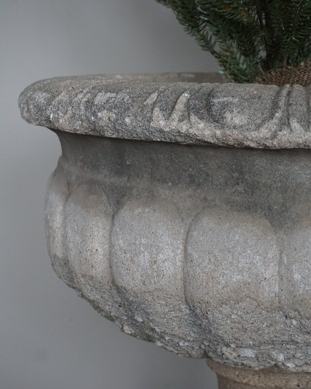 Be-Uniq Stenen Pot Met Voetstuk | D61,5xH62 cm