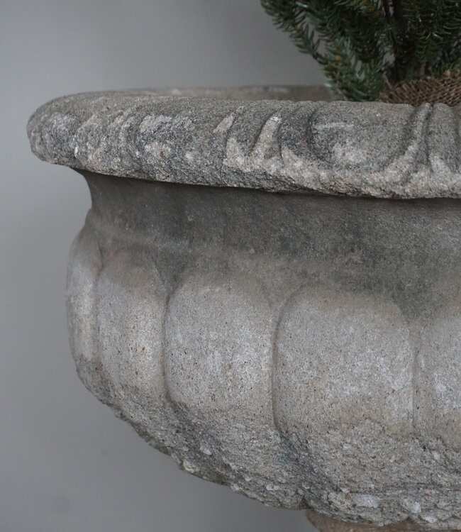 Be-Uniq Stenen Pot Met Voetstuk | D61,5xH62 cm