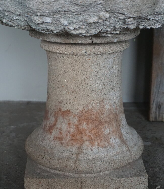 Be-Uniq Stenen Pot Met Voetstuk | D61,5xH62 cm