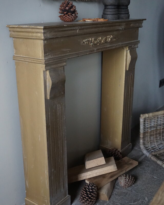 Rene Houtman Sfeervolle Houten Schouw | Goudkleurig| H99 x B100 x D22 cm
