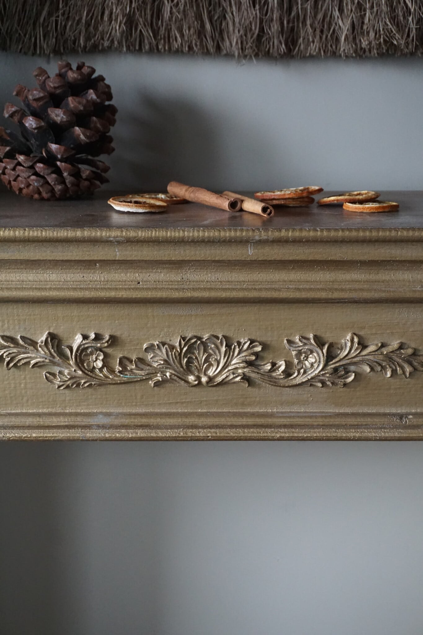 Rene Houtman Sfeervolle Houten Schouw | Goudkleurig| H99 x B100 x D22 cm