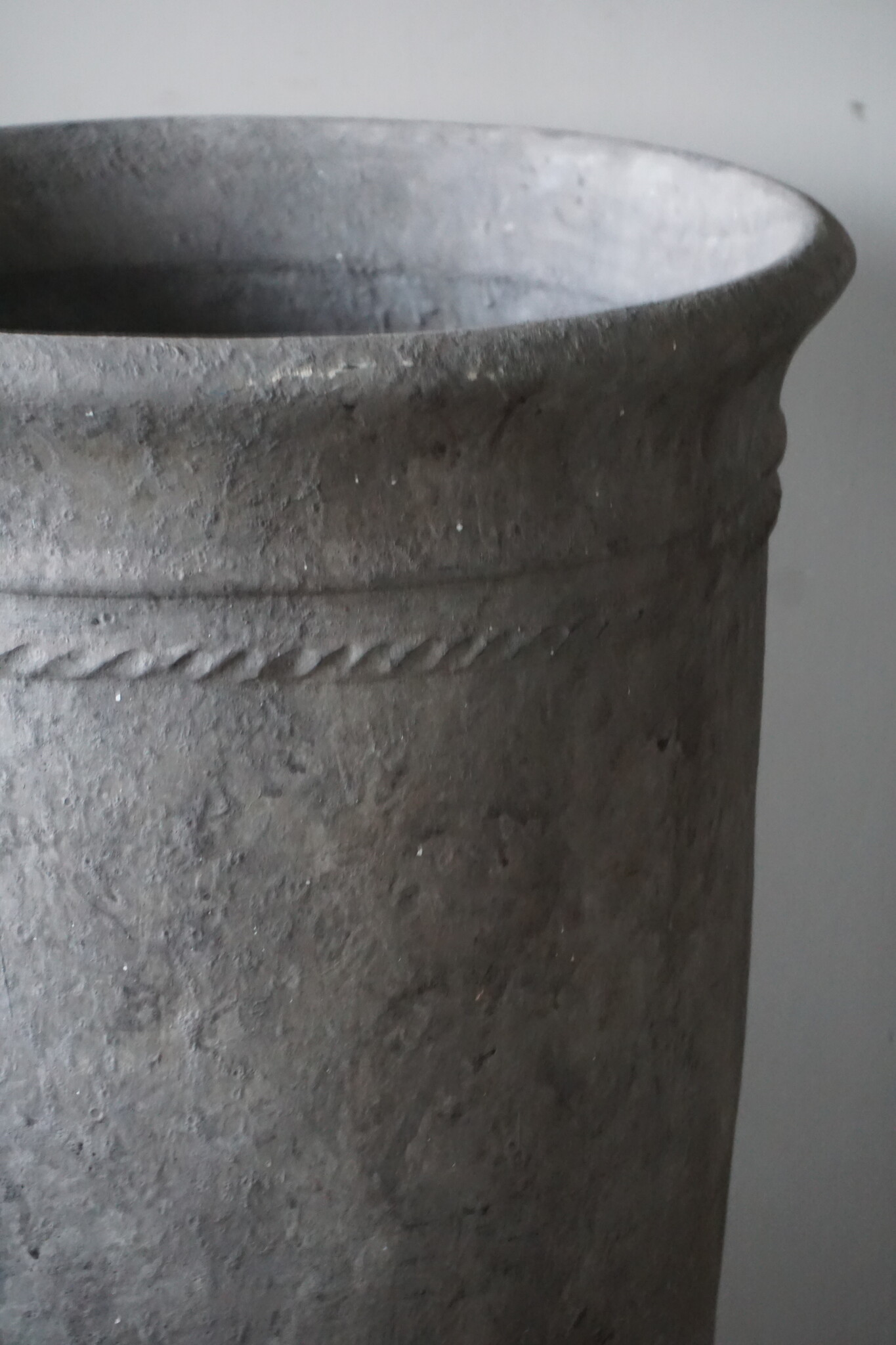 Rene Houtman Prachtige Grote Betonnen Pot | H140 x D90 cm