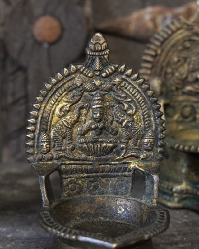 Be-Uniq Antieke Brass Waxinehouder | Nepal | H14 x B8 x D8 cm