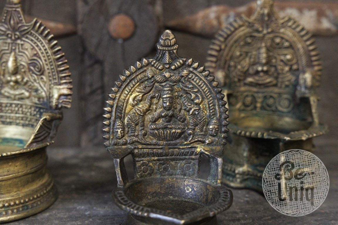 Be-Uniq Antieke Brass Waxinehouder | Nepal | H14 x B8 x D8 cm