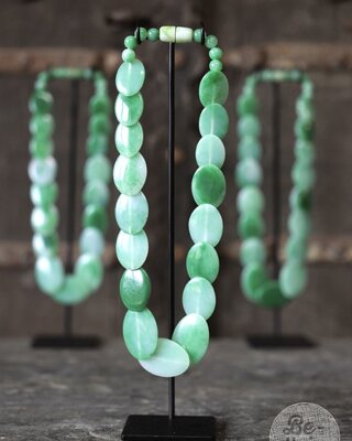 Be-Uniq Ketting Op Standaard | Groen | H34 x B8 x D6 cm