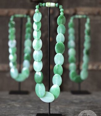 Be-Uniq Ketting Op Standaard | Groen | H34 x B8 x D6 cm