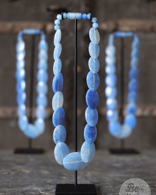 Be-Uniq Ketting Op Standaard | Blauw | H34 x B8 x D6 cm