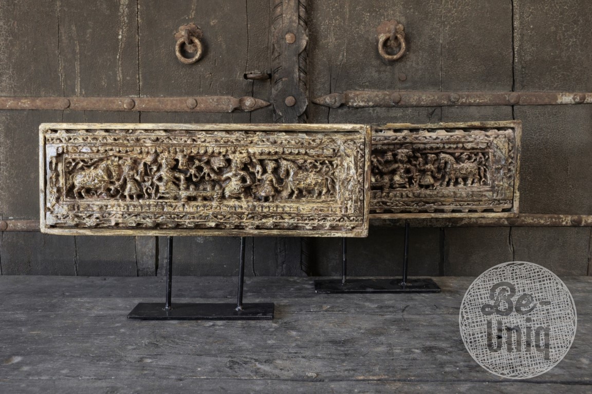 Be-Uniq Houtsnijwerk Paneel Op Standaard | India | H31 x B50 x D4 cm