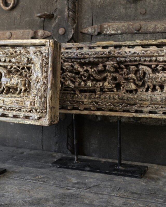 Be-Uniq Houtsnijwerk Paneel Op Standaard | India | H31 x B50 x D4 cm