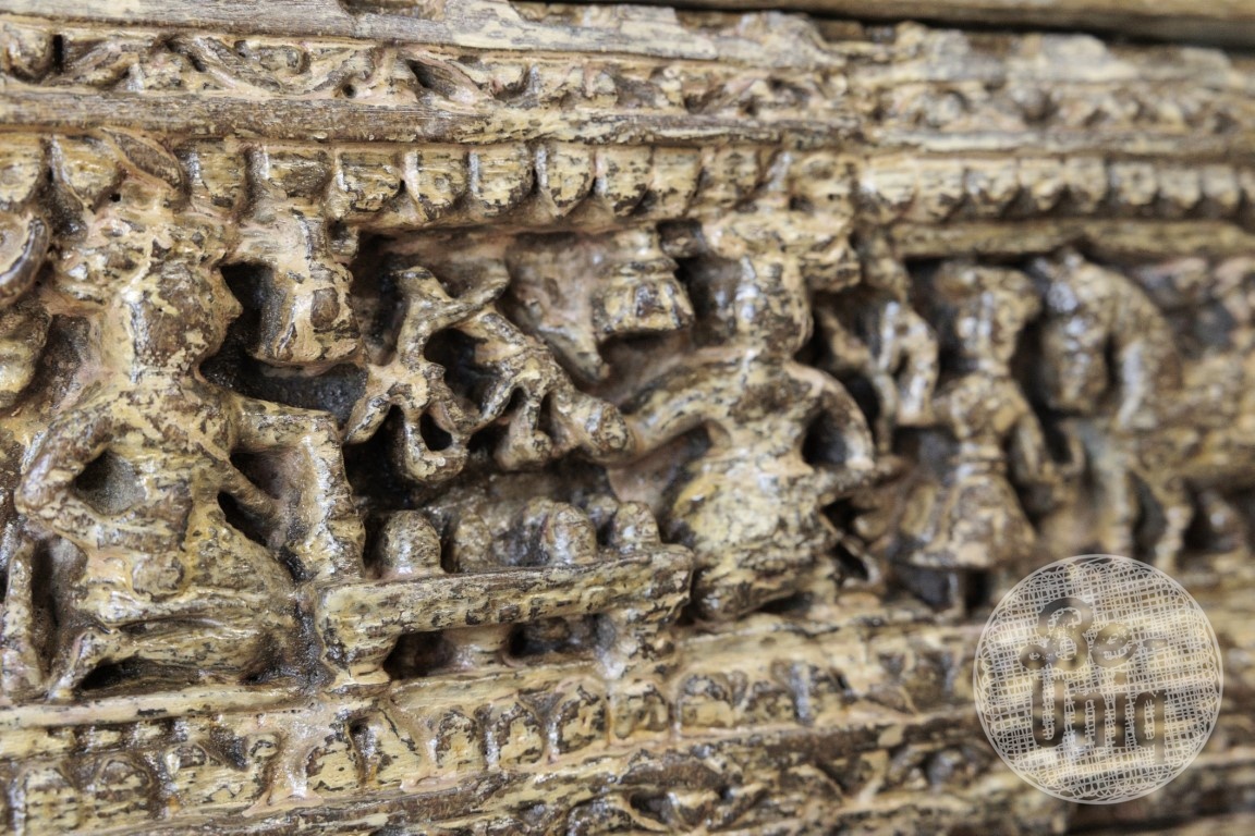 Be-Uniq Houtsnijwerk Paneel Op Standaard | India | H31 x B50 x D4 cm