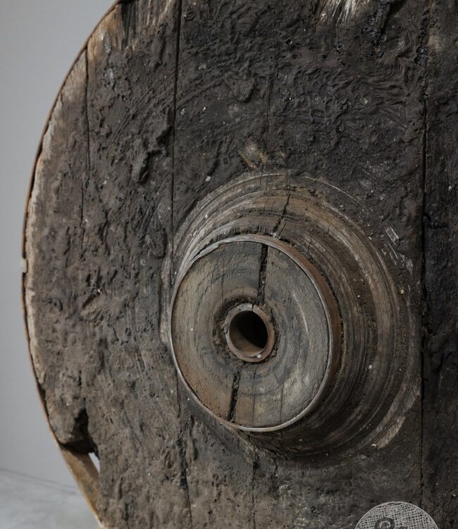 Be-Uniq Oud Wiel XXL Op Standaard | H113 x B99 x D25 cm