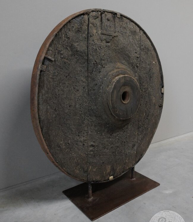 Be-Uniq Oud Wiel XXL Op Standaard | H104 x B90 x D26 cm