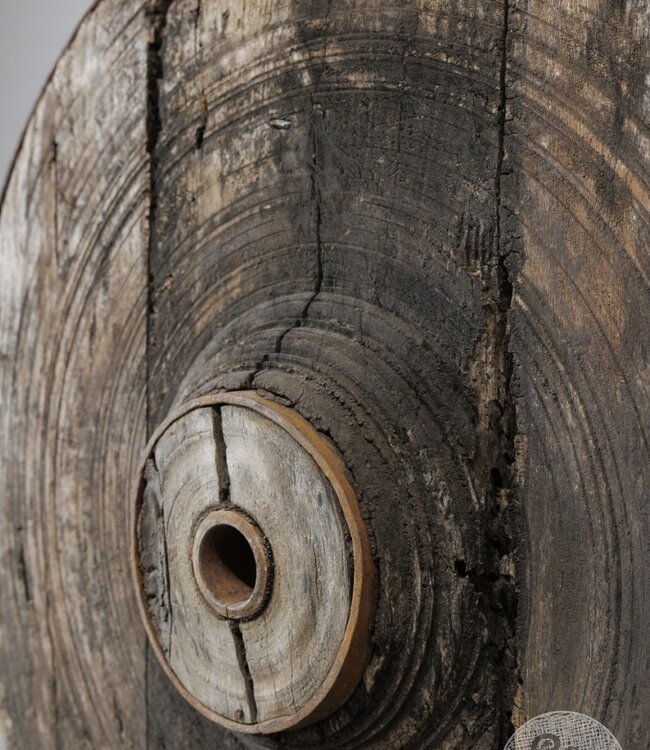 Be-Uniq Oud Wiel XXL Op Standaard | H106 x B95 x D28 cm