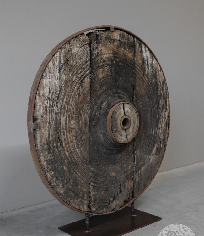 Be-Uniq Oud Wiel XXL Op Standaard | H106 x B95 x D28 cm
