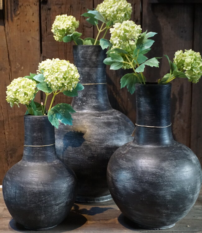 Rene Houtman Vaas | Devi | Medium | Black | H44 x D26 cm