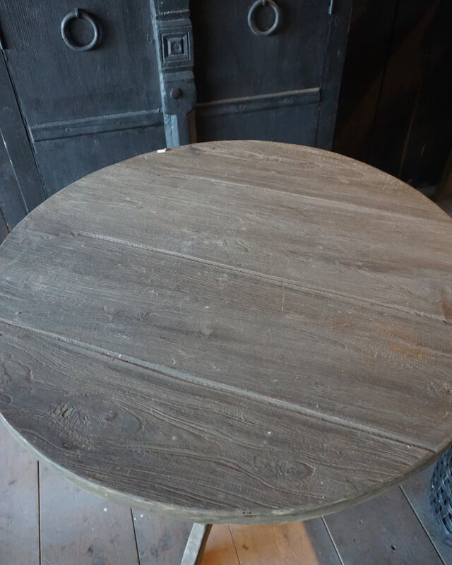 Rene Houtman Oude Houten Wijntafel | H75 x D82 cm