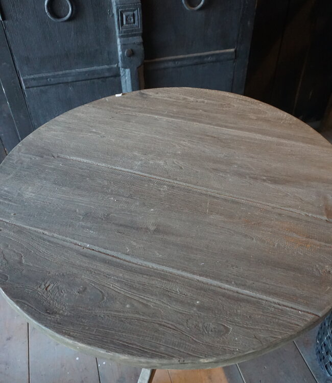 Rene Houtman Oude Houten Wijntafel | H75 x D82 cm