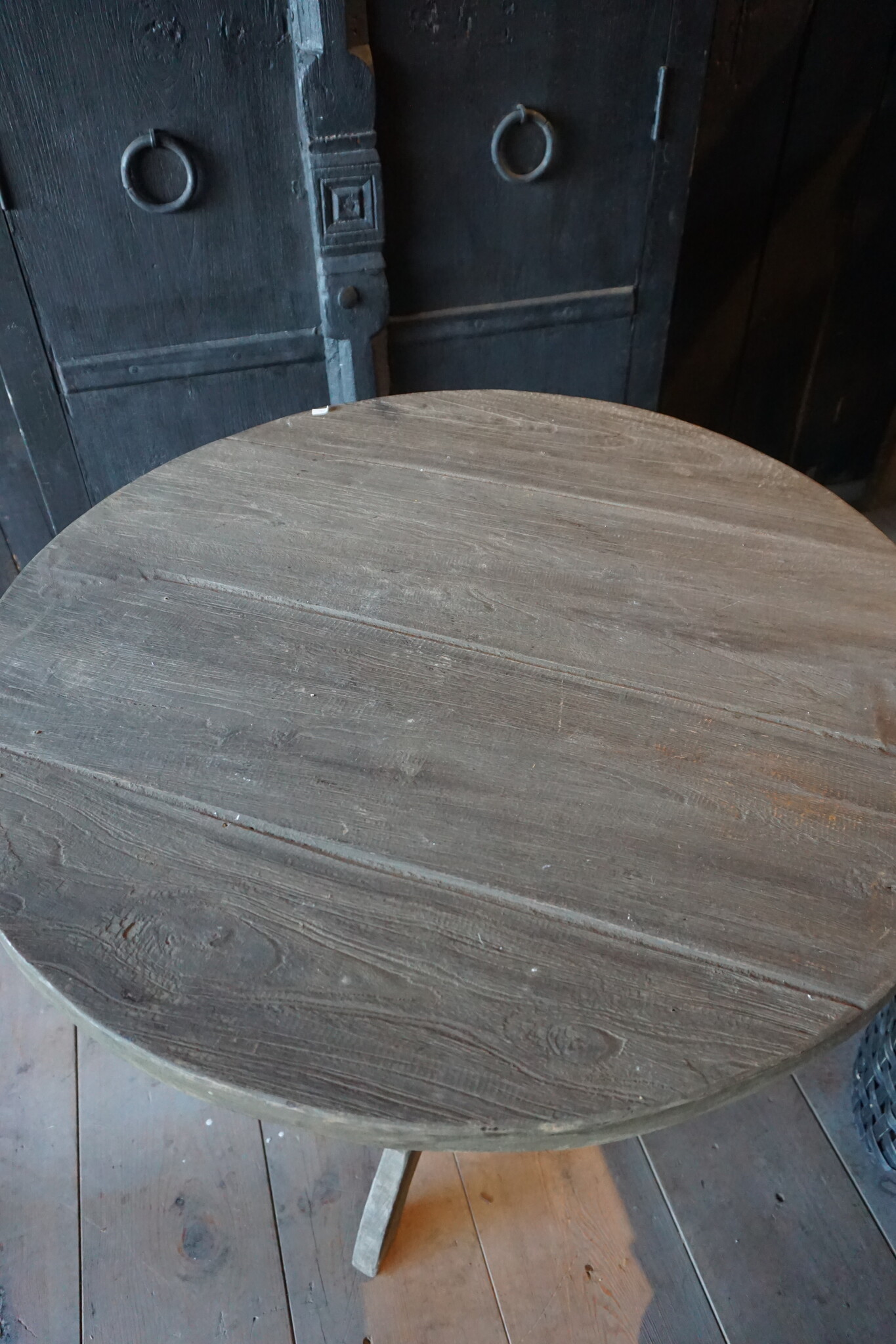 Rene Houtman Oude Houten Wijntafel | H75 x D82 cm