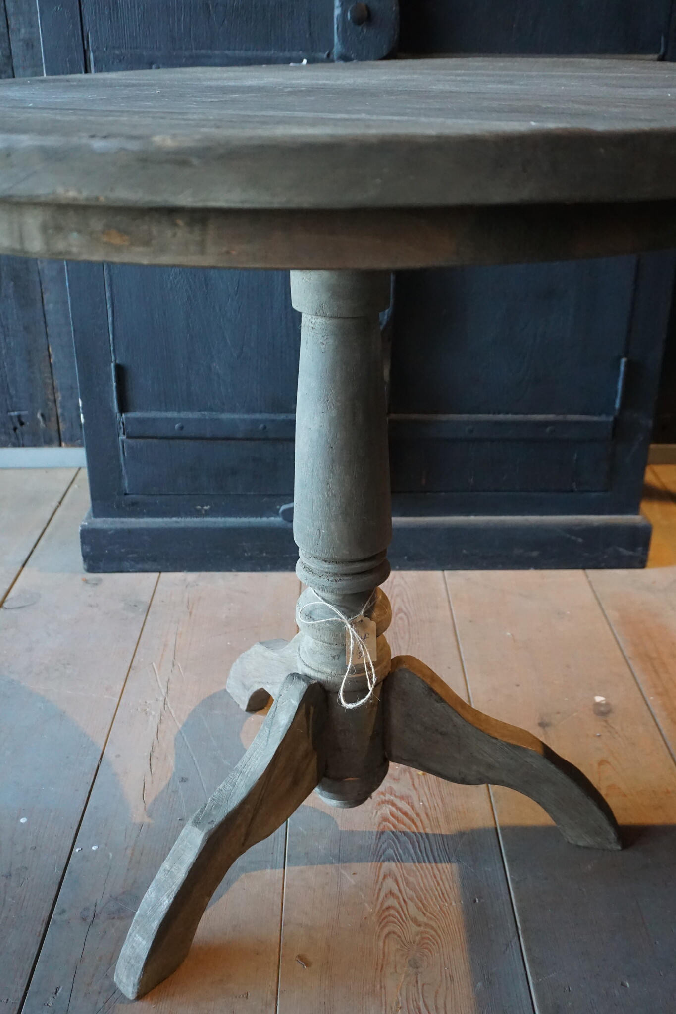 Rene Houtman Oude Houten Wijntafel | H75 x D82 cm