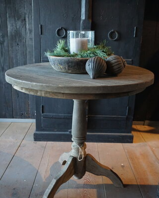 Rene Houtman Oude Houten Wijntafel | H75 x D82 cm