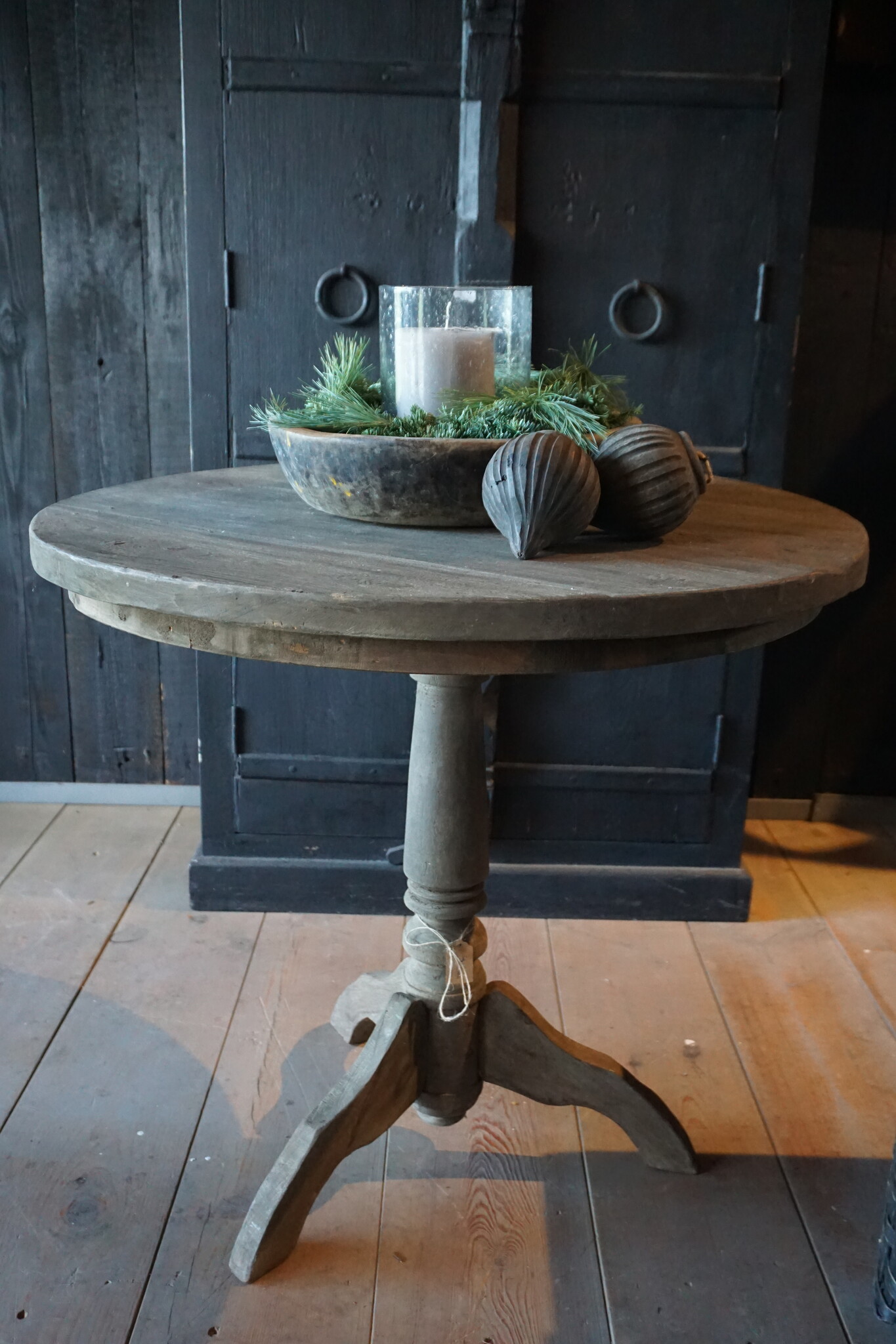 Rene Houtman Oude Houten Wijntafel | H75 x D82 cm