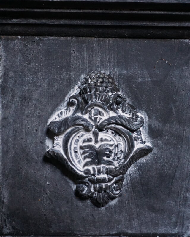 Rene Houtman Houten Ornament Met Embleem | H20 x B19 cm