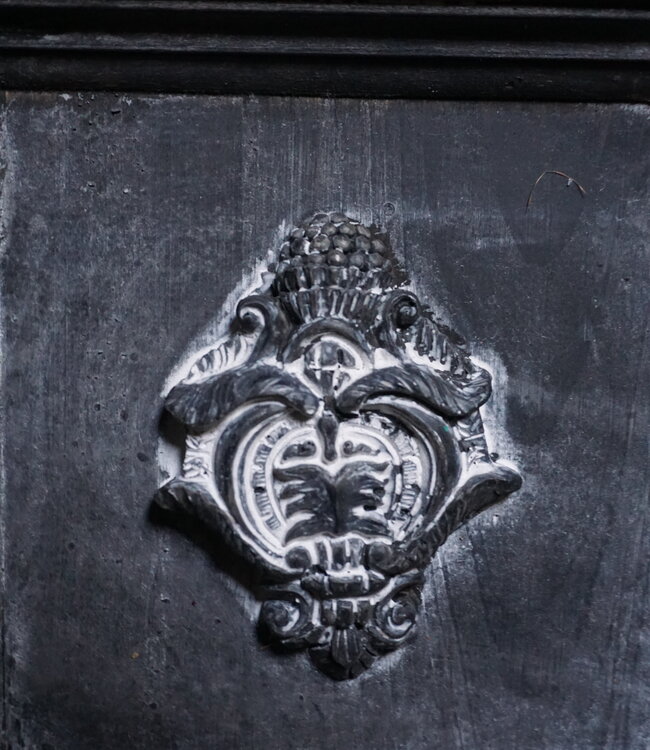 Rene Houtman Houten Ornament Met Embleem | H20 x B19 cm