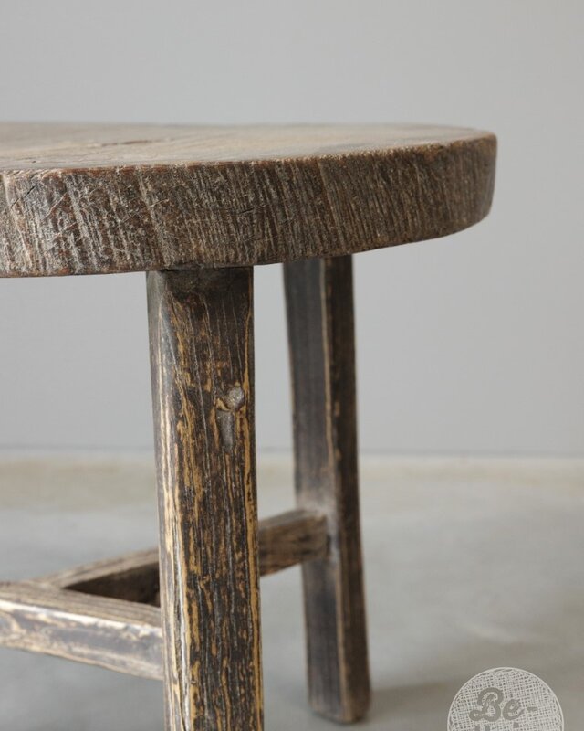 Be-Uniq Oude Houten Bijzettafel | China | H52 x D47 cm