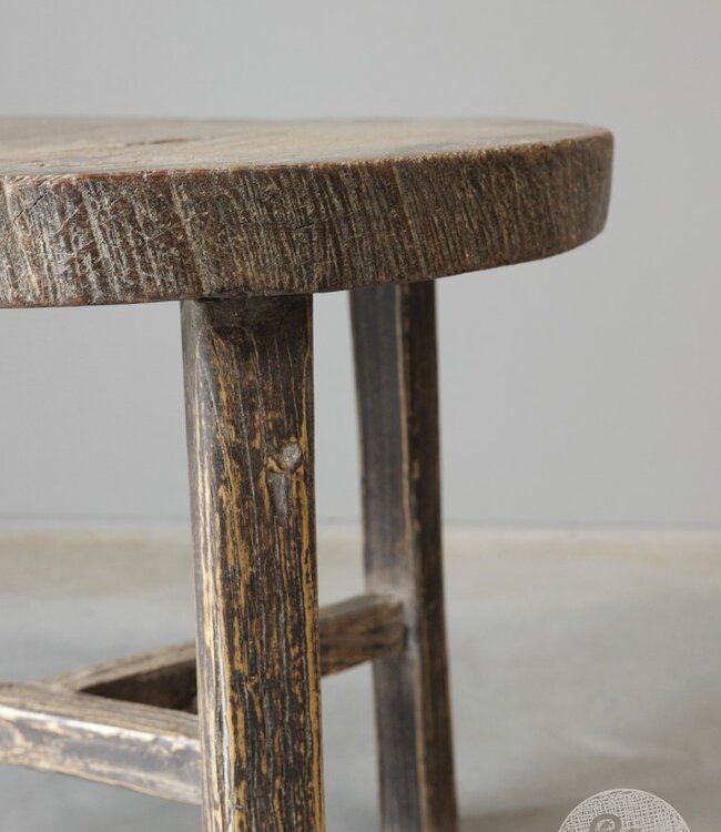 Be-Uniq Oude Houten Bijzettafel | China | H52 x D47 cm