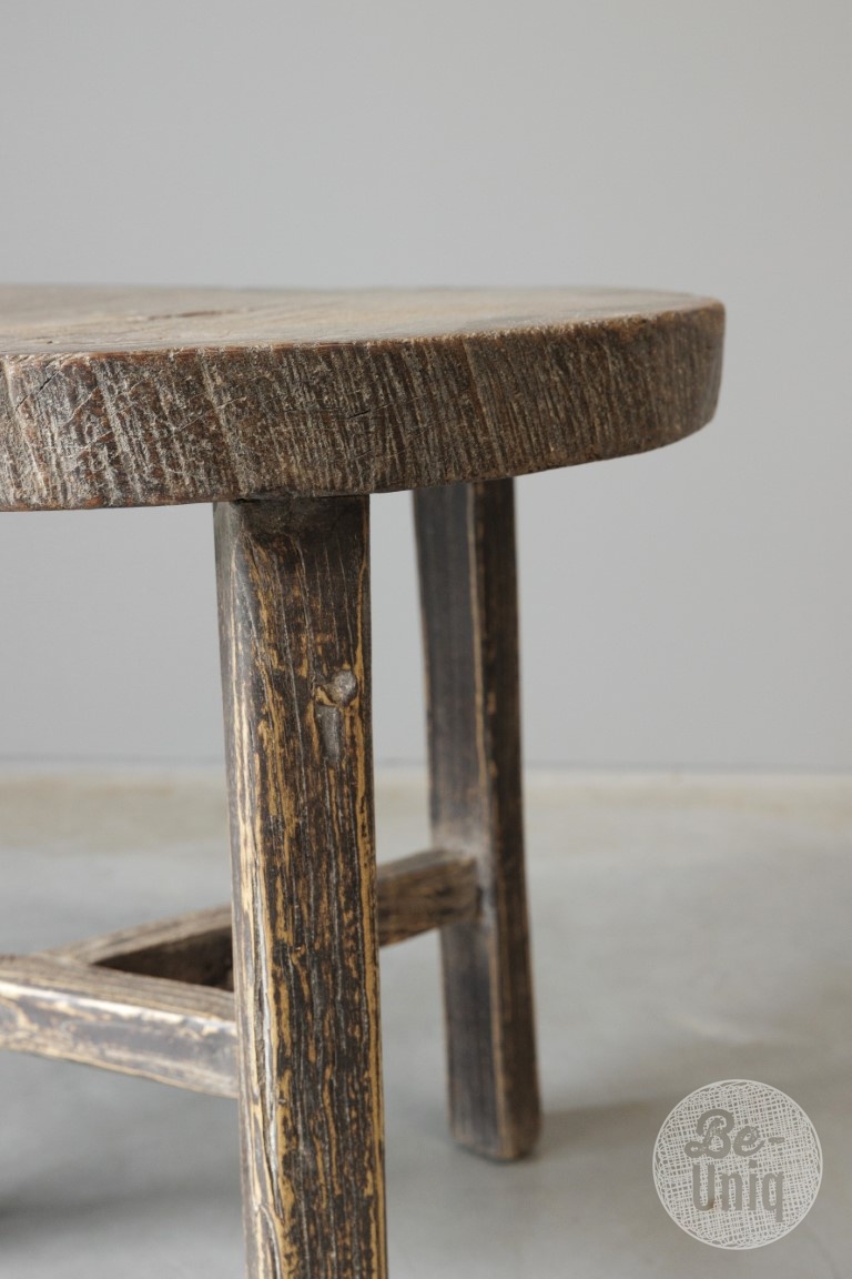 Be-Uniq Oude Houten Bijzettafel | China | H52 x D47 cm