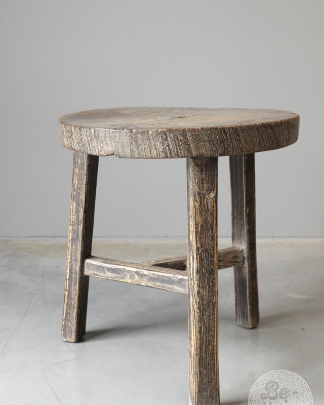 Be-Uniq Oude Houten Bijzettafel | China | H52 x D47 cm