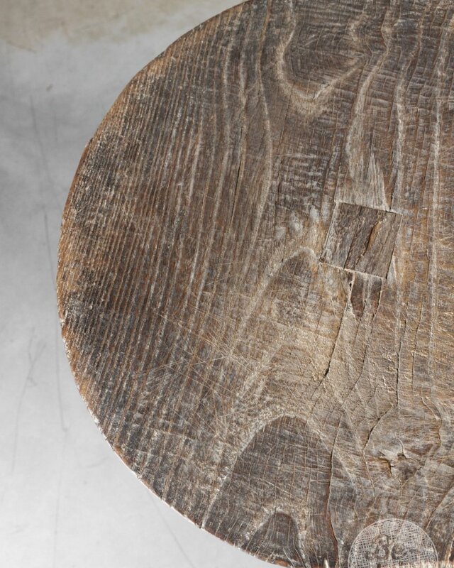 Be-Uniq Oude Houten Bijzettafel | China | H52 x D47 cm