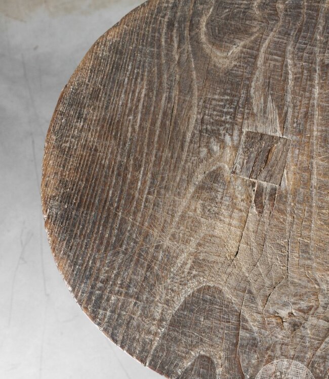 Be-Uniq Oude Houten Bijzettafel | China | H52 x D47 cm