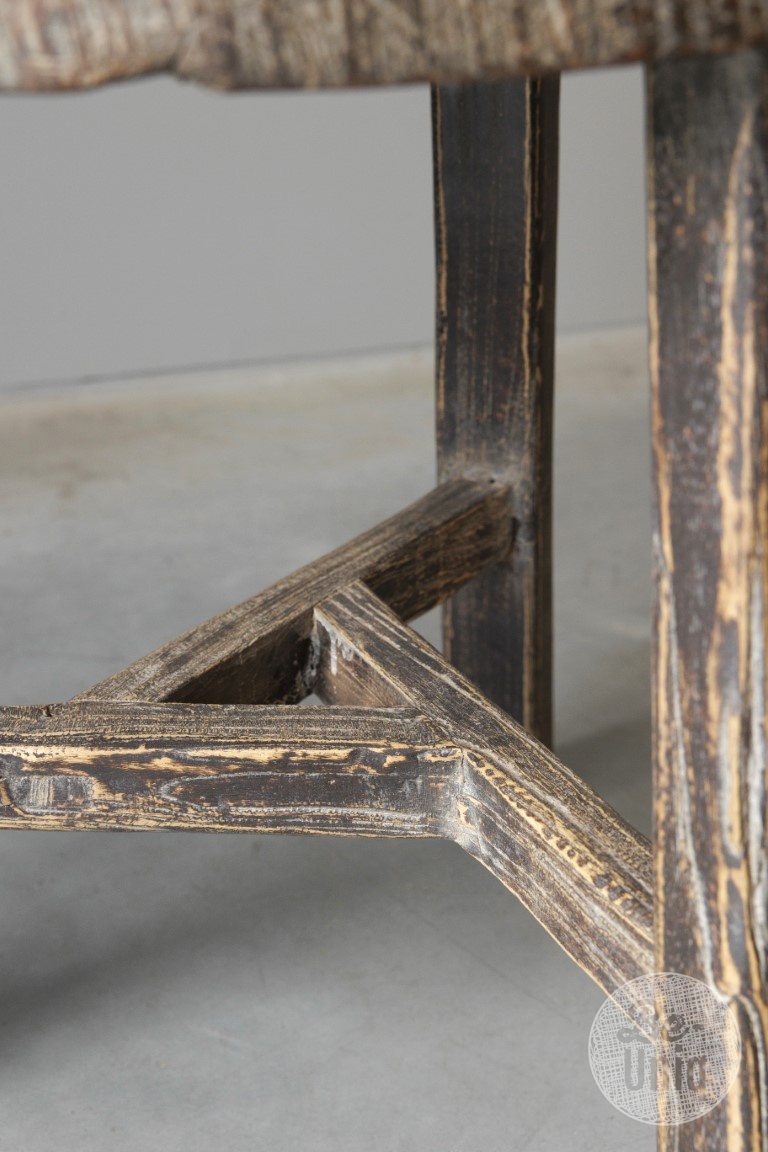 Be-Uniq Oude Houten Bijzettafel | China | H52 x D47 cm