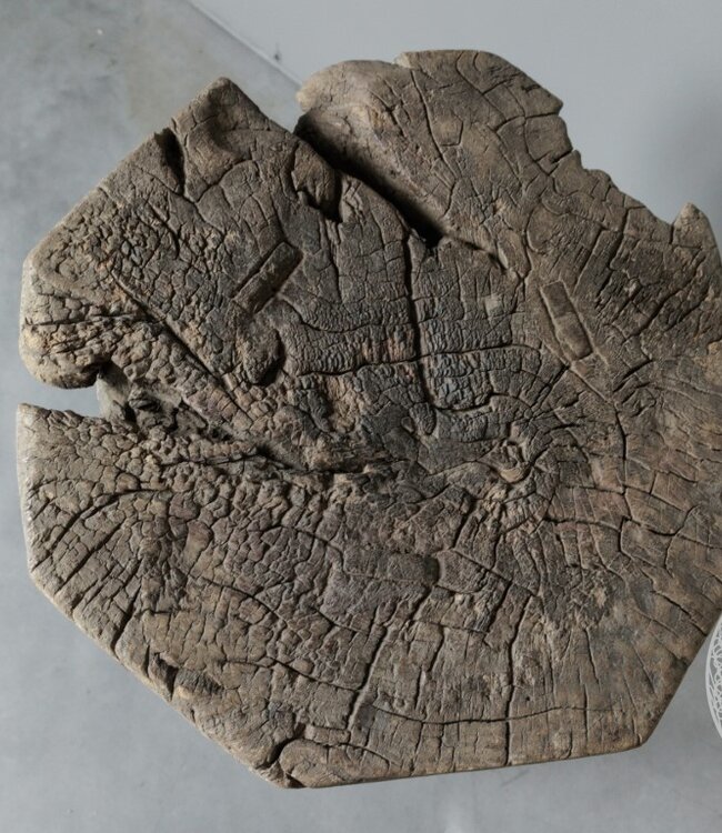 Be-Uniq Antieke Tribal Bijzettafel | Tibet | H50 x D44 cm