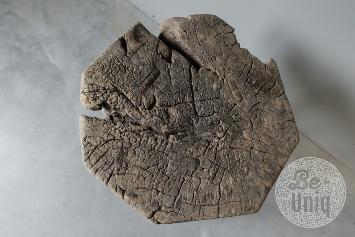Be-Uniq Antieke Tribal Bijzettafel | Tibet | H50 x D44 cm