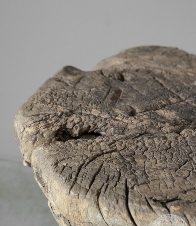 Be-Uniq Antieke Tribal Bijzettafel | Tibet | H50 x D44 cm