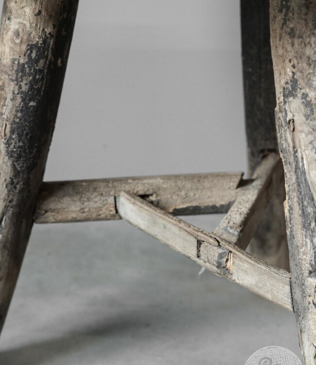 Be-Uniq Antieke Tribal Bijzettafel | Tibet | H50 x D44 cm