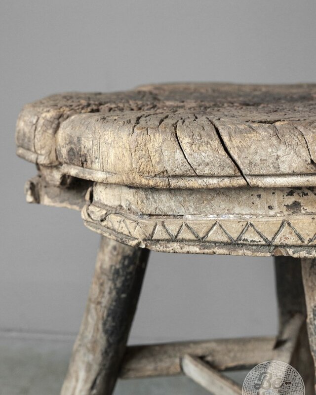 Be-Uniq Antieke Tribal Bijzettafel | Tibet | H50 x D44 cm
