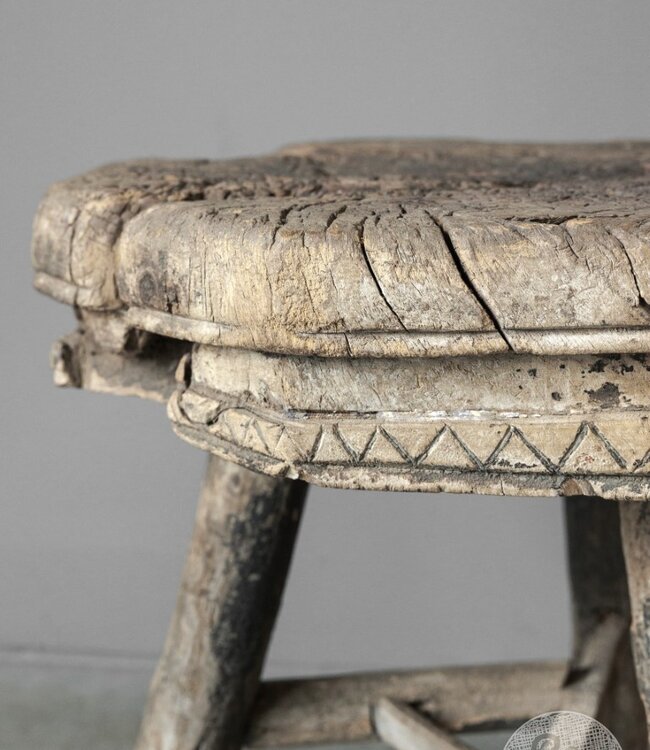 Be-Uniq Antieke Tribal Bijzettafel | Tibet | H50 x D44 cm