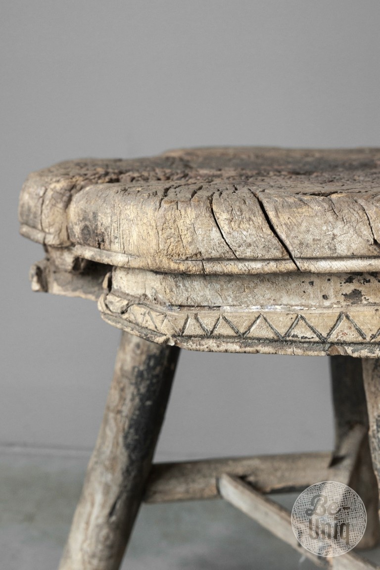 Be-Uniq Antieke Tribal Bijzettafel | Tibet | H50 x D44 cm