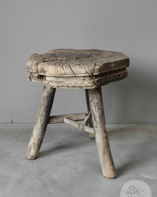 Be-Uniq Antieke Tribal Bijzettafel | Tibet | H50 x D44 cm