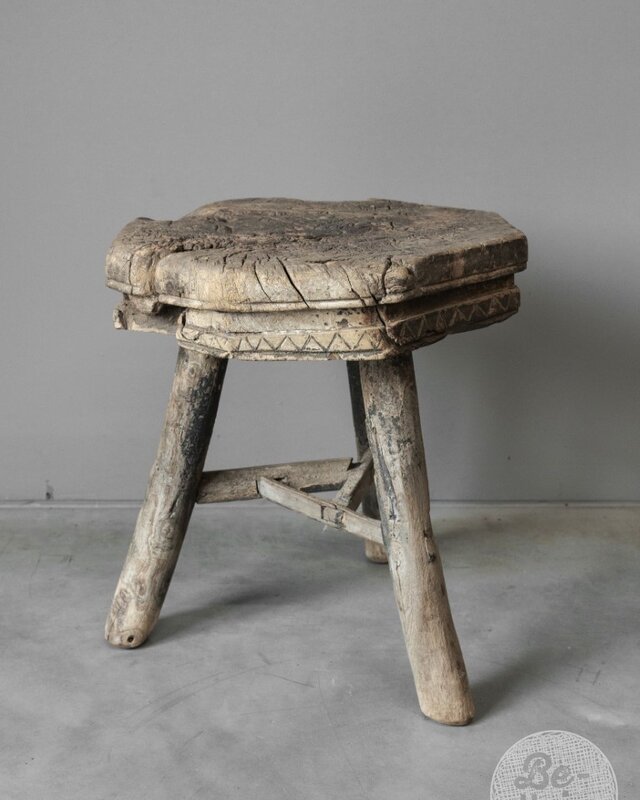 Be-Uniq Antieke Tribal Bijzettafel | Tibet | H50 x D44 cm