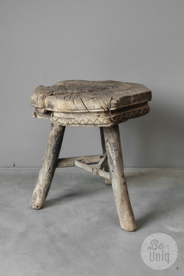 Be-Uniq Antieke Tribal Bijzettafel | Tibet | H50 x D44 cm