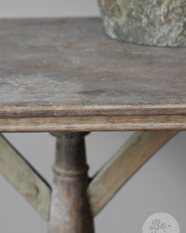 Be-Uniq Antieke Wijntafel | Indonesië | H78 x B84 x D54 cm